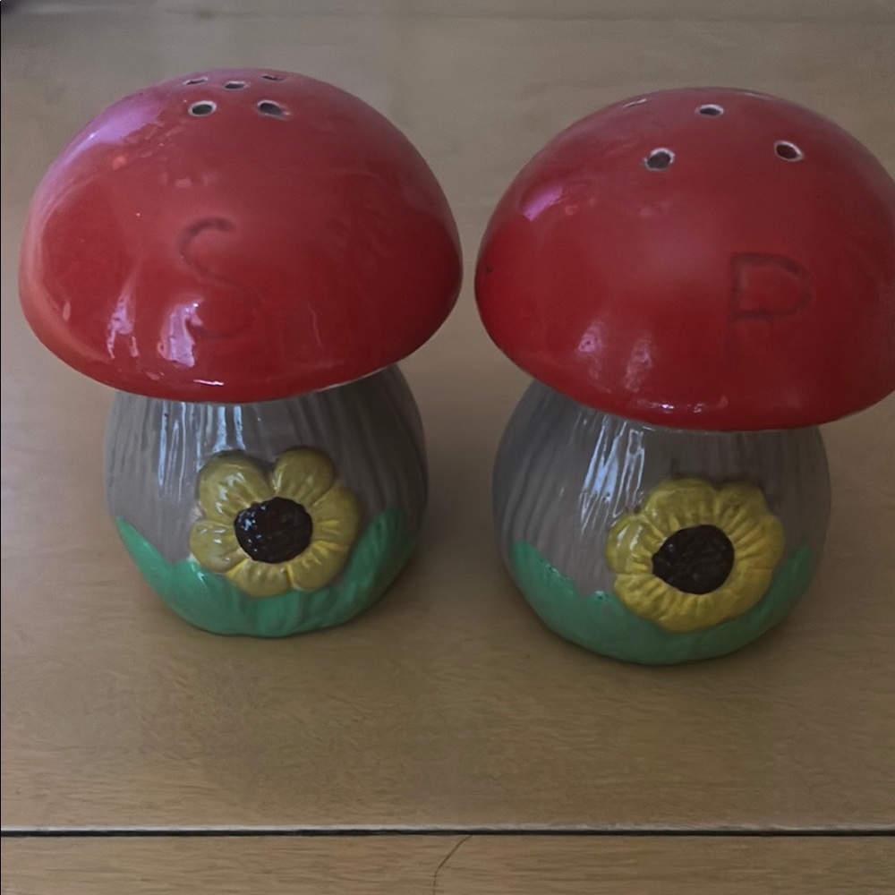 Mushroom Salt and Pepper Shaker Set - Red and Gray